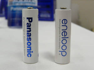 右が現行品、左が新エネループ