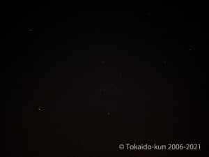 空を見上げると星空が見える。