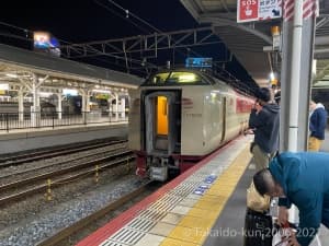 岡山駅に到着し、ここでサンライズ出雲と連結をする