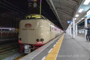高松駅に停車中の285系サンライズ瀬戸