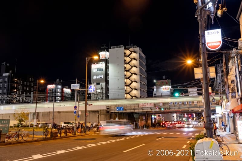堺筋と大阪環状線が交差する場所で手持ち長秒時撮影